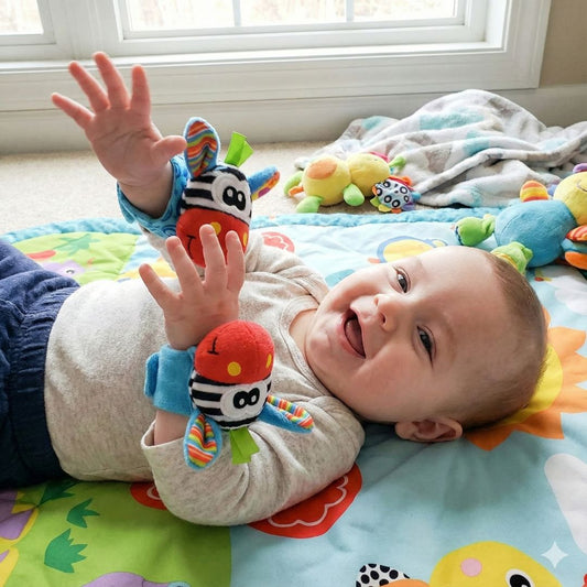 Fühl-Freunde – Sensorik-Socken & Armband für Babys